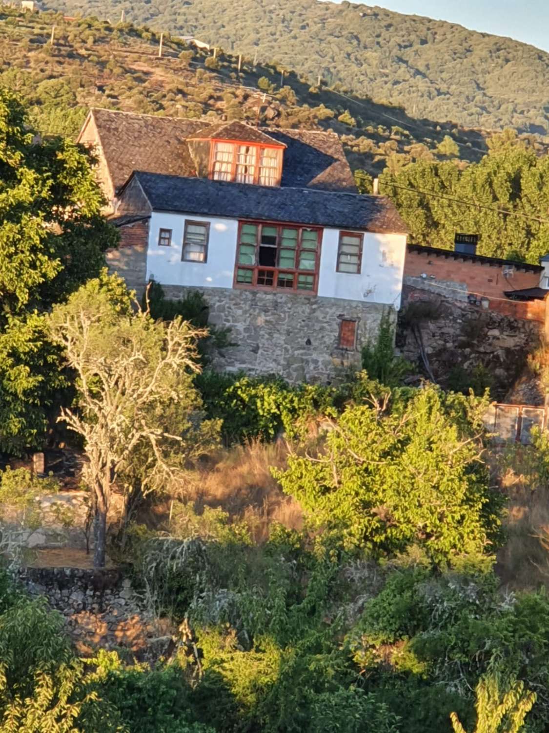 En venta gran casa y gran finca en Santa Cruz, O Bolo, Ourense.