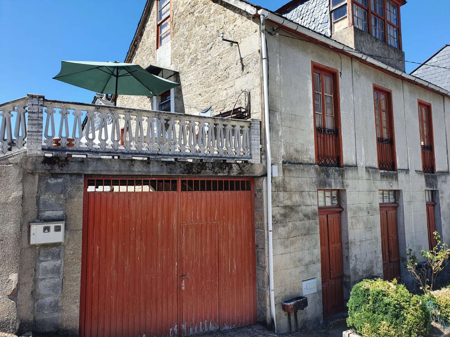 En venta gran casa y gran finca en Santa Cruz, O Bolo, Ourense.