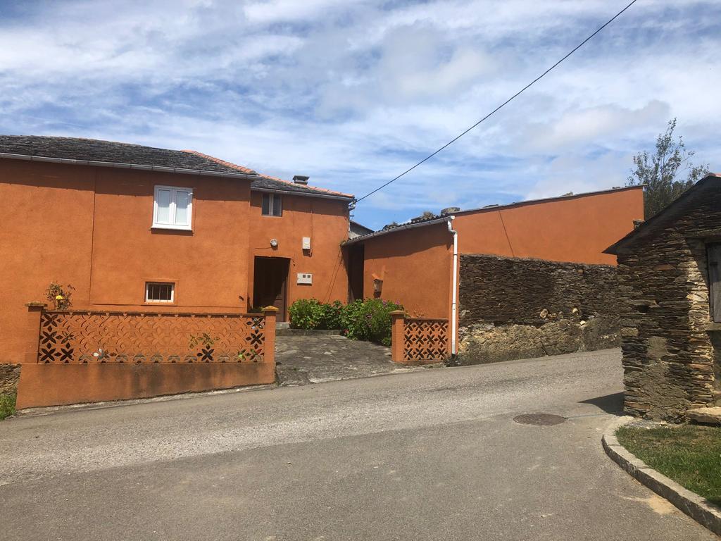 En venta gran casa con gran finca en Trabada, Lugo
