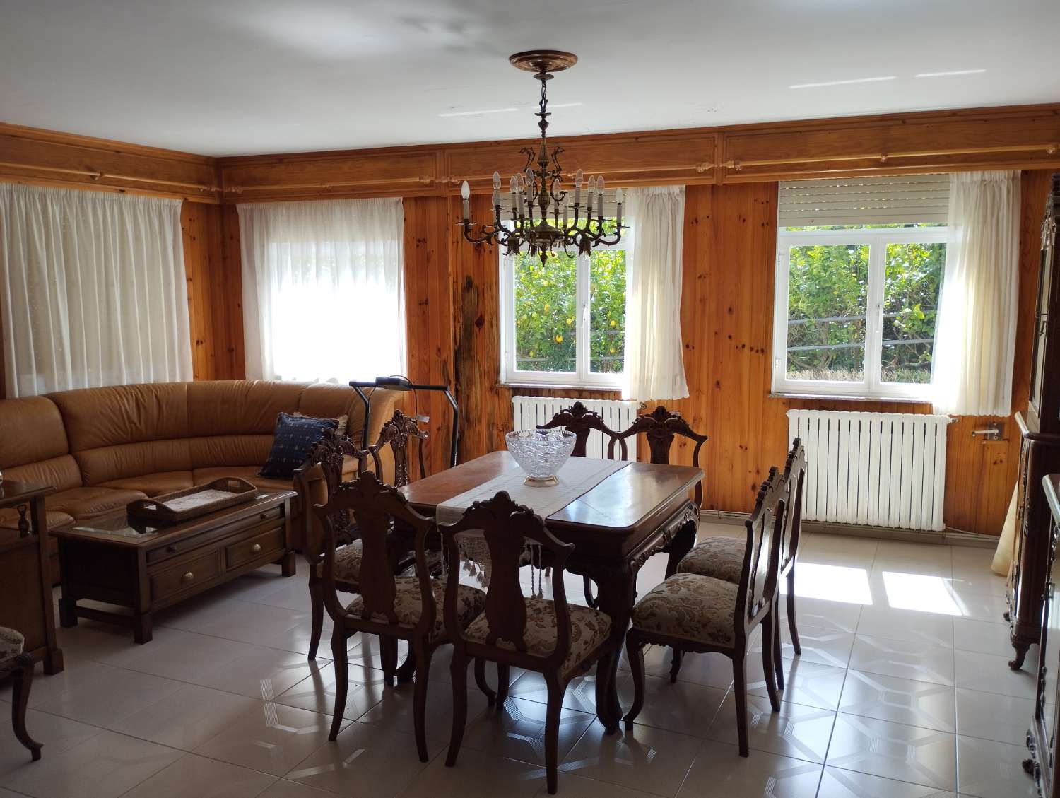 En venta gran casa con gran finca en Cerdido, A Coruña.
