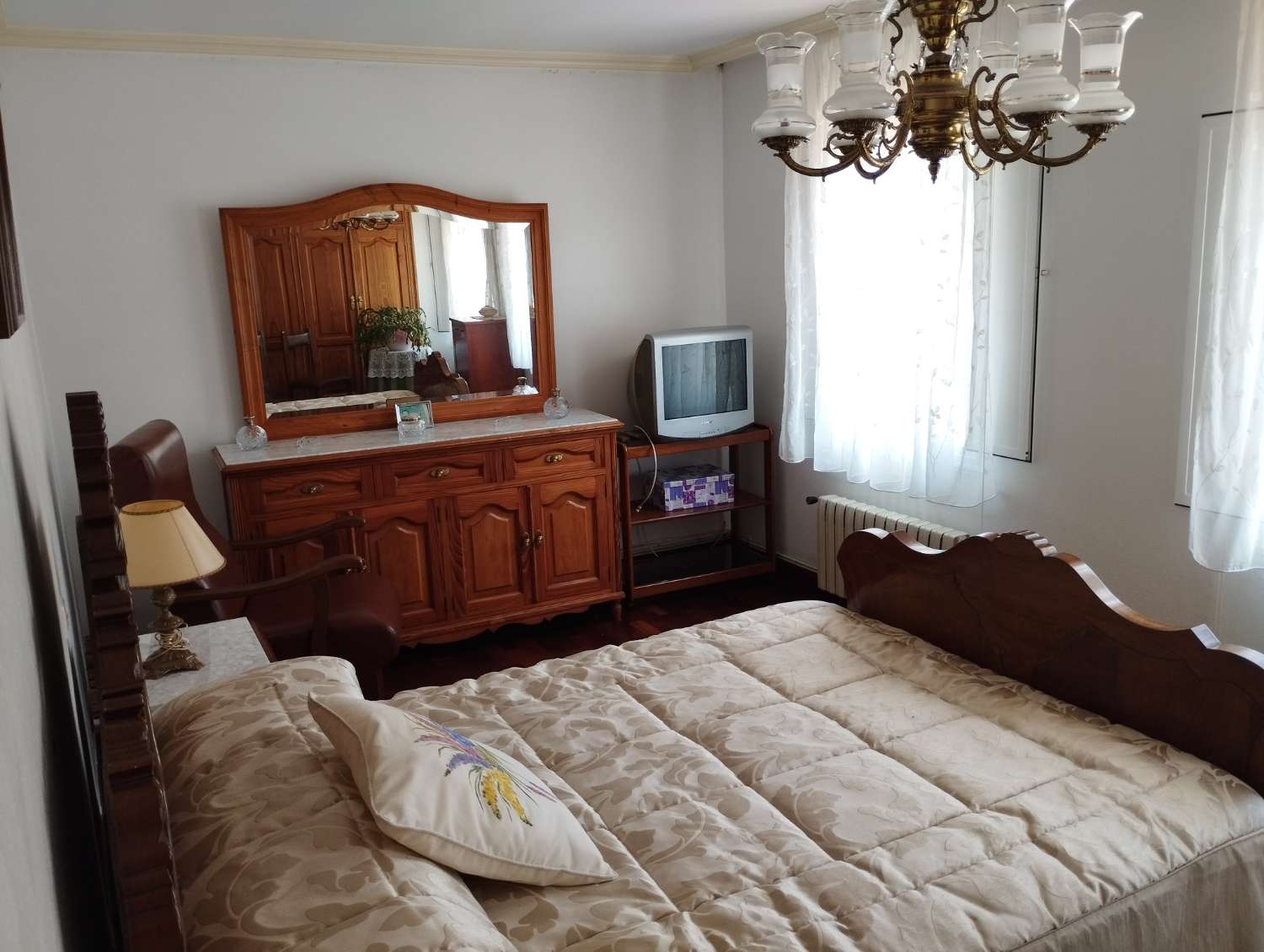 En venta gran casa con gran finca en Cerdido, A Coruña.