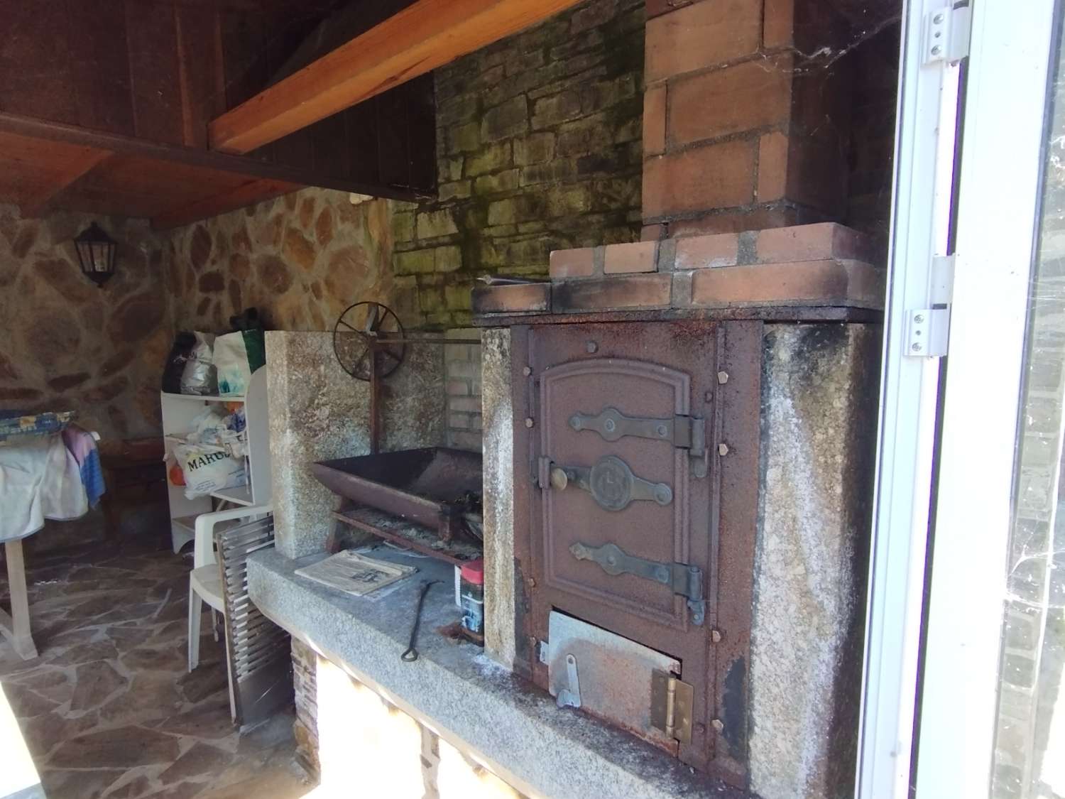 En venta gran casa con gran finca en Cerdido, A Coruña.