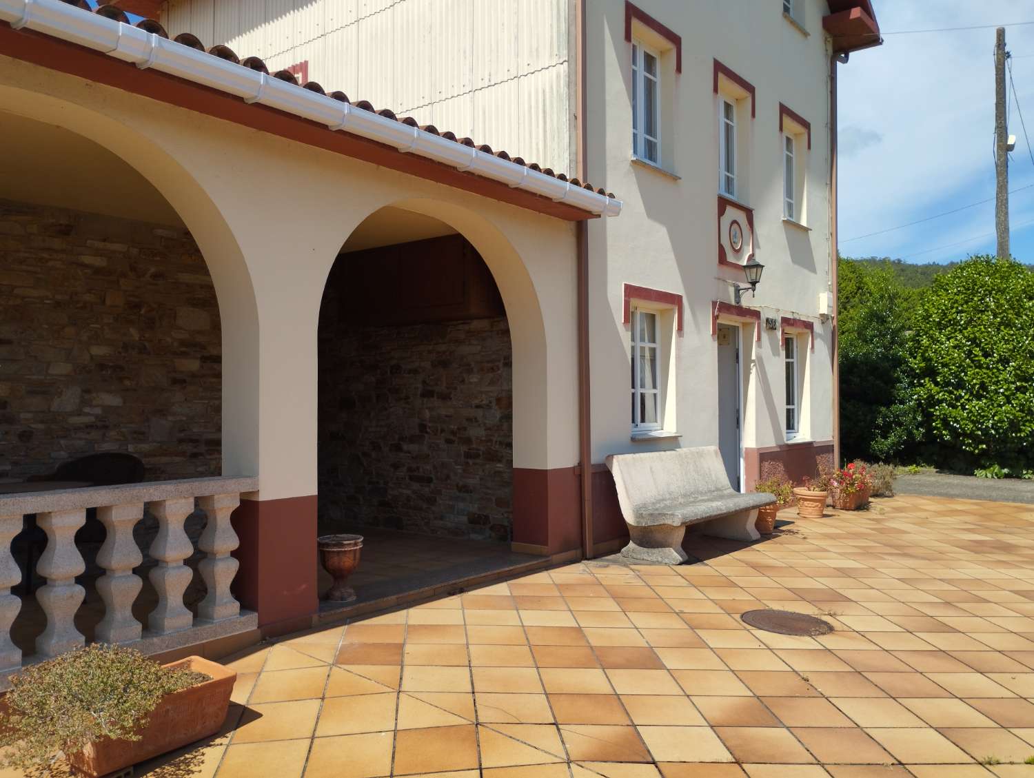 En venta gran casa con gran finca en Cerdido, A Coruña.